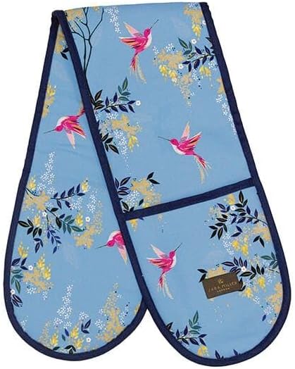 a pair of oven mitts with birds on them