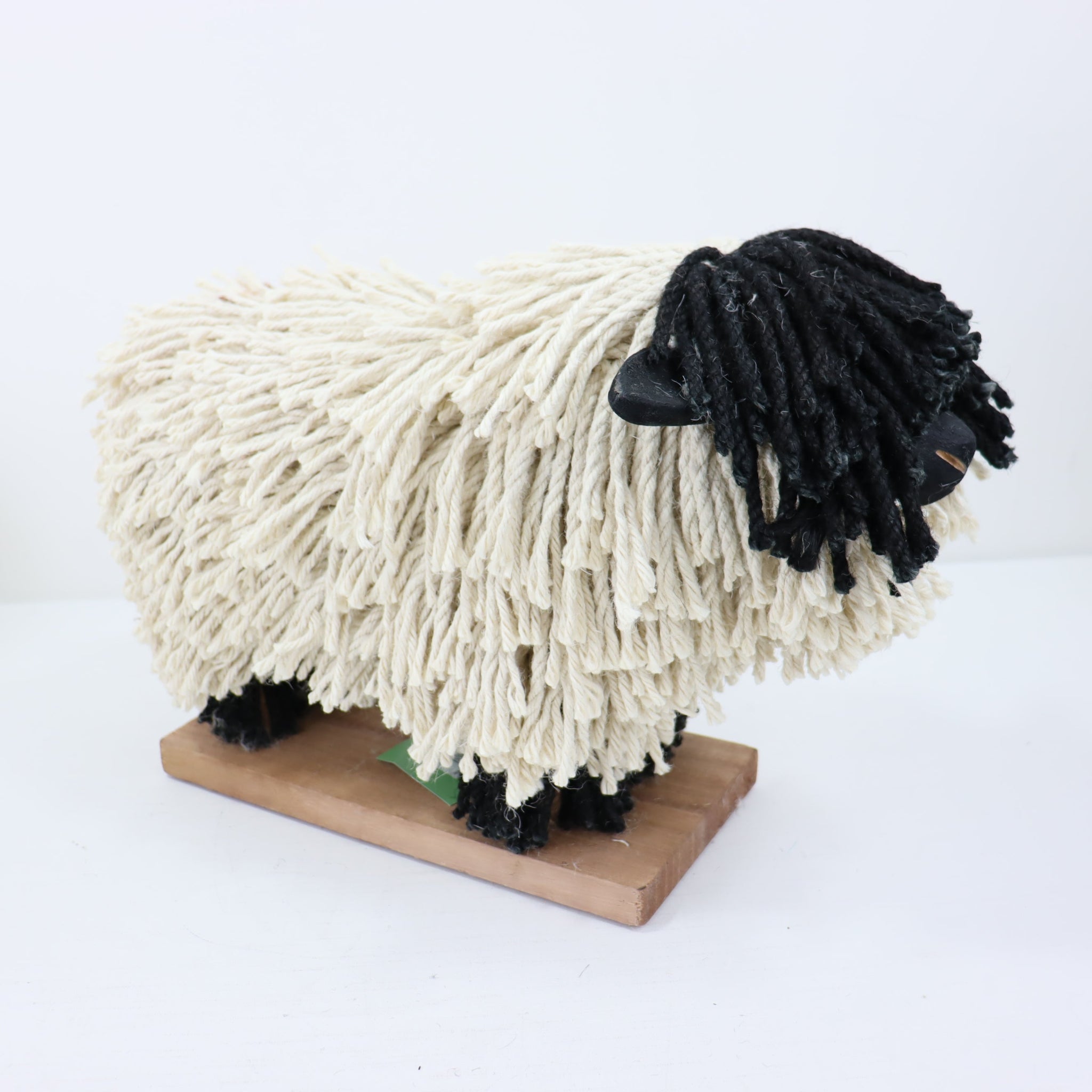 Aquarelle Home Sheep Small side view