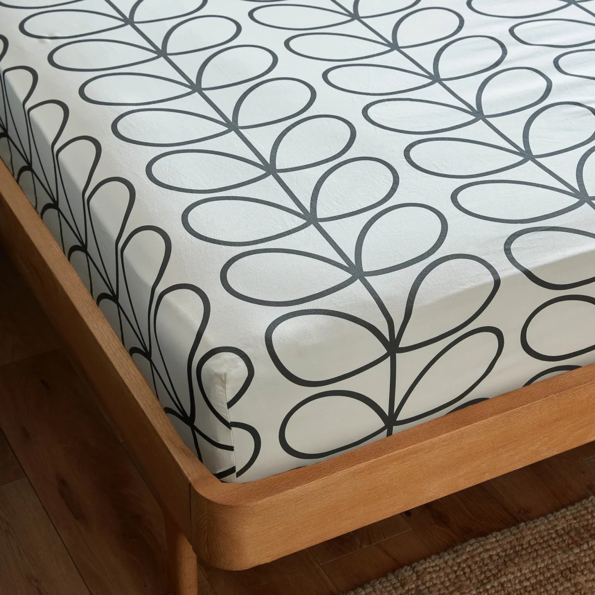 Orla Kiely Linear Stem Fitted Sheet in Charcoal