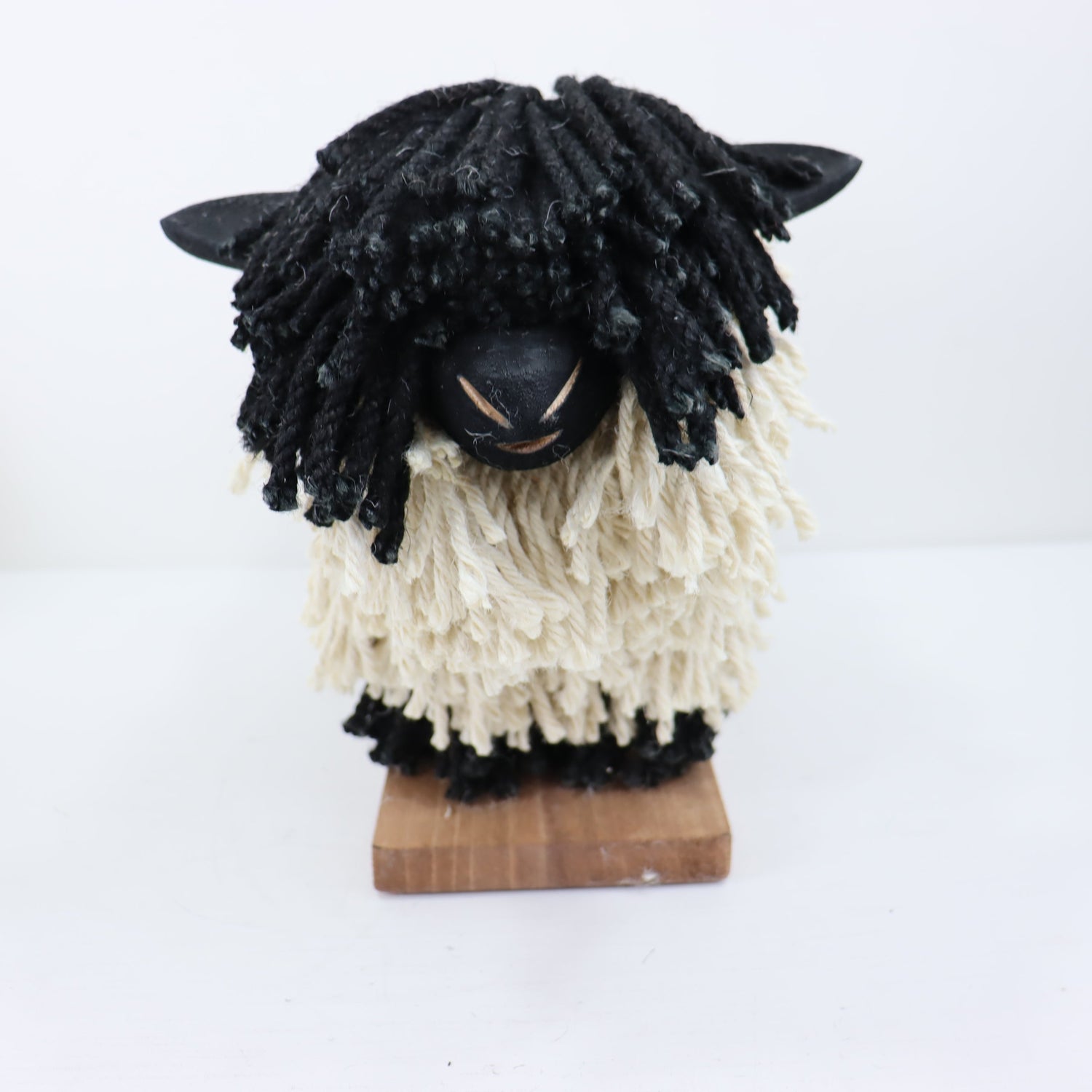 Aquarelle Home Sheep front view