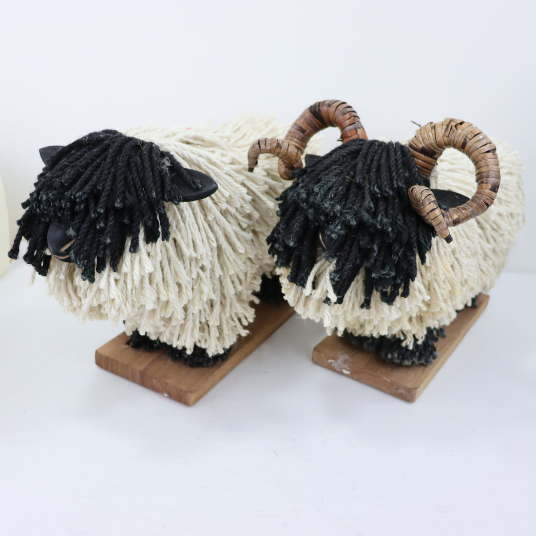 Aquarelle Home Sheep Small Black/Cream