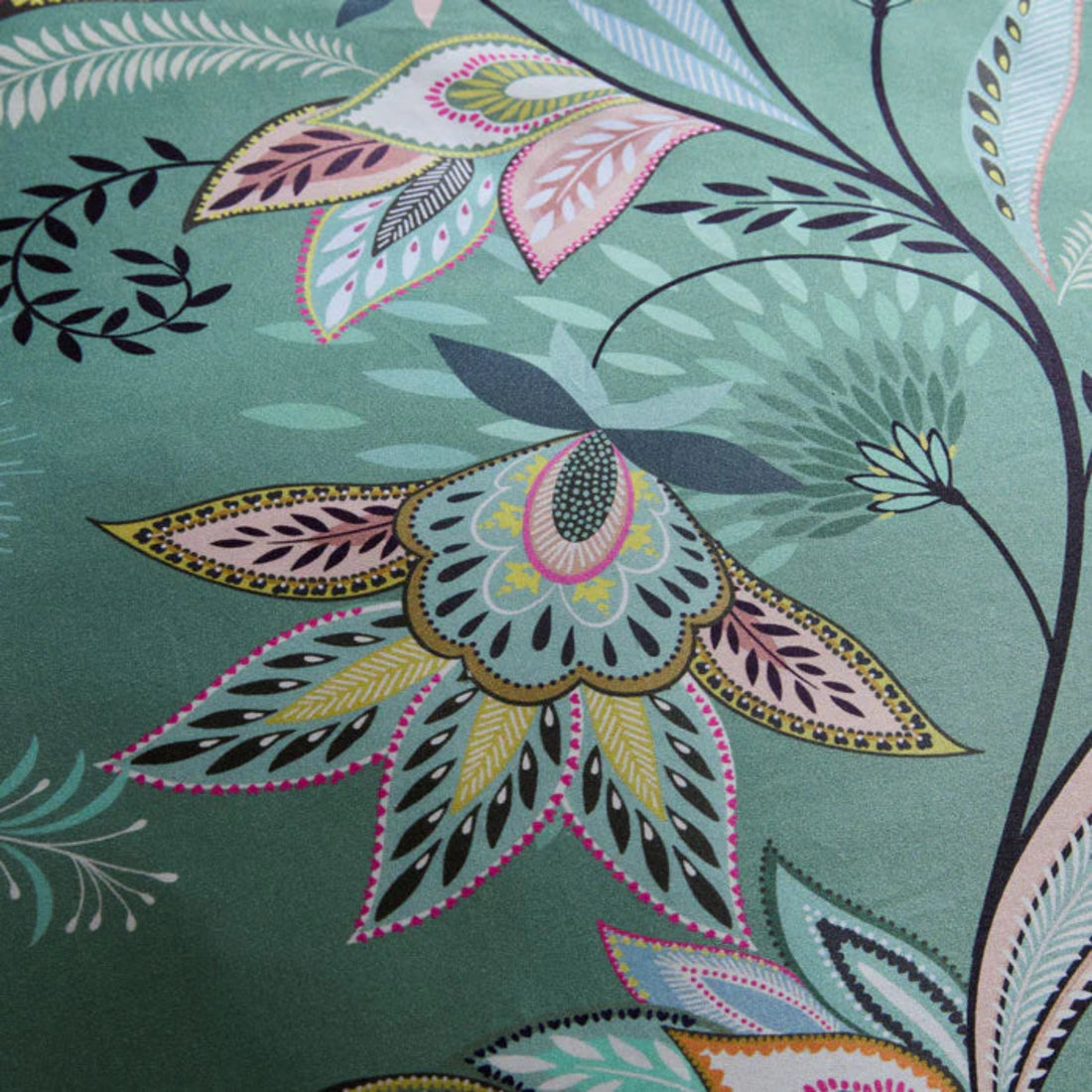 Sara Miller Passiflora close up of floral design