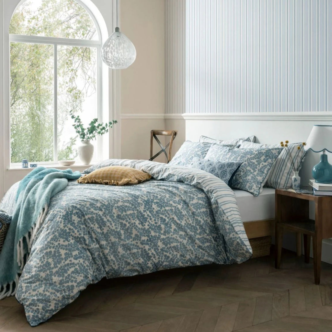 Laura Ashley Cariad Spray Newport Duvet Cover Set  Blue Kingsize