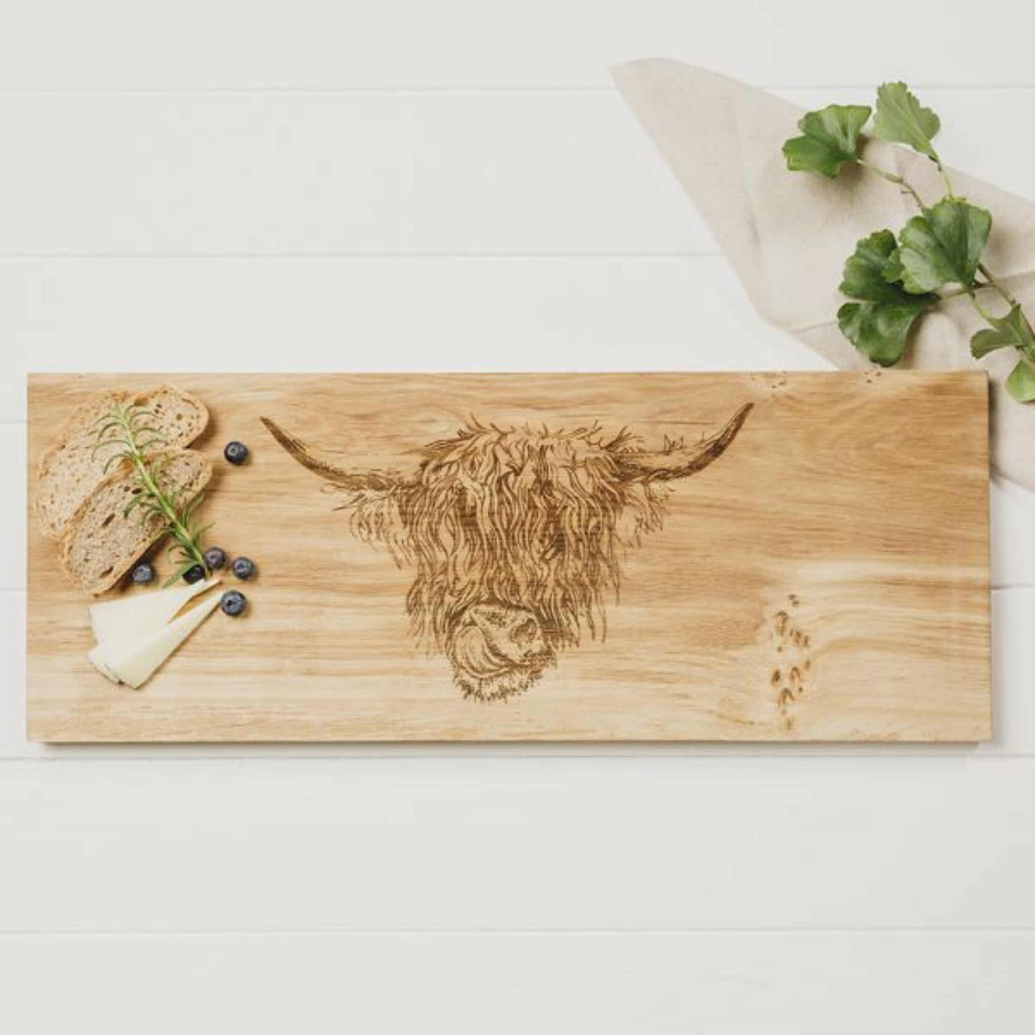 Selbrae House Oak Serving Board Highland Cow Large 60cm x 25cm